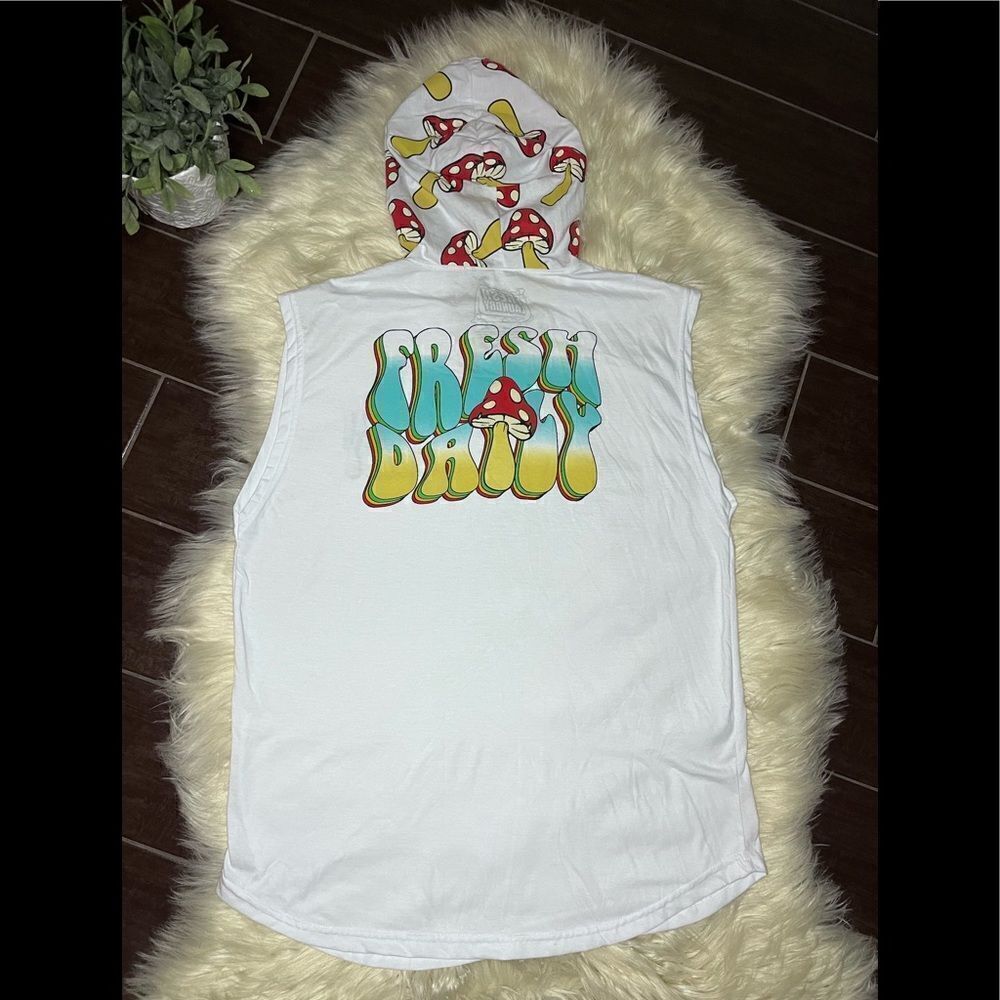 Fresh Laundry Fresh Daily sleeveless hooded tee sz XL